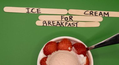 Kahvaltı İçin Mutlu Dondurmalar: Kahvaltı Günü İçin Dondurma Konsepti