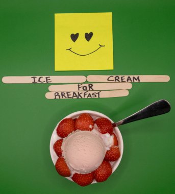 Kahvaltı İçin Mutlu Dondurmalar: Kahvaltı Günü İçin Dondurma Konsepti