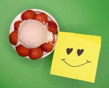 Kahvaltı İçin Mutlu Dondurmalar: Kahvaltı Günü İçin Dondurma Konsepti