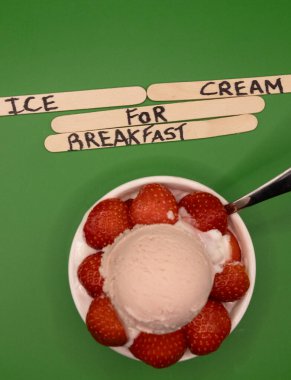 Kahvaltı İçin Mutlu Dondurmalar: Kahvaltı Günü İçin Dondurma Konsepti