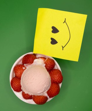 Kahvaltı İçin Mutlu Dondurmalar: Kahvaltı Günü İçin Dondurma Konsepti