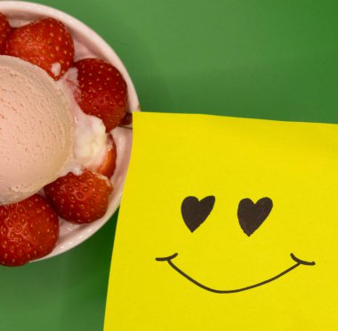 Kahvaltı İçin Mutlu Dondurmalar: Kahvaltı Günü İçin Dondurma Konsepti