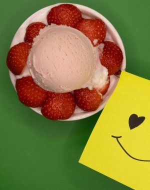 Kahvaltı İçin Mutlu Dondurmalar: Kahvaltı Günü İçin Dondurma Konsepti