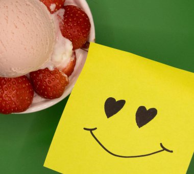 Kahvaltı İçin Mutlu Dondurmalar: Kahvaltı Günü İçin Dondurma Konsepti