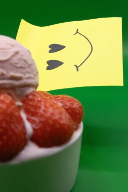 Kahvaltı İçin Mutlu Dondurmalar: Kahvaltı Günü İçin Dondurma Konsepti