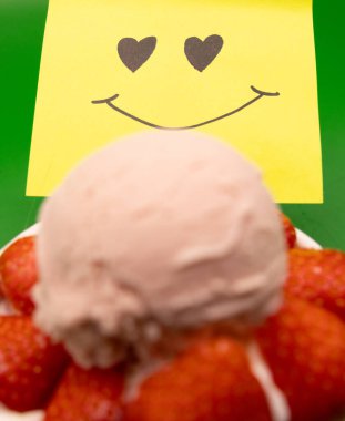 Kahvaltı İçin Mutlu Dondurmalar: Kahvaltı Günü İçin Dondurma Konsepti