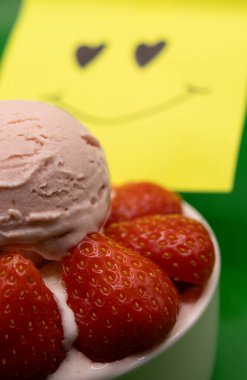 Kahvaltı İçin Mutlu Dondurmalar: Kahvaltı Günü İçin Dondurma Konsepti