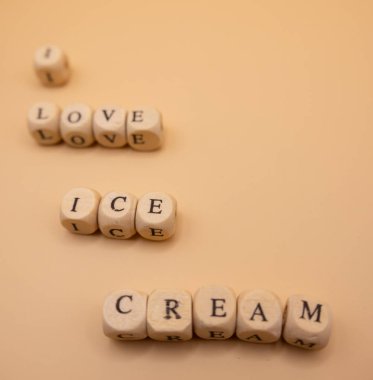 Kahvaltı İçin Mutlu Dondurmalar: Kahvaltı Günü İçin Dondurma Konsepti