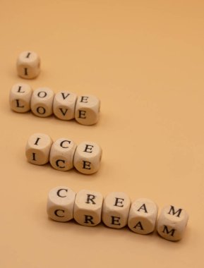 Kahvaltı İçin Mutlu Dondurmalar: Kahvaltı Günü İçin Dondurma Konsepti