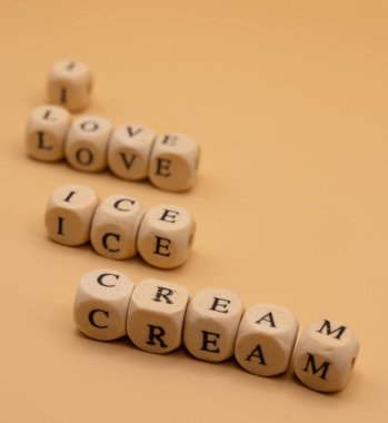 Kahvaltı İçin Mutlu Dondurmalar: Kahvaltı Günü İçin Dondurma Konsepti