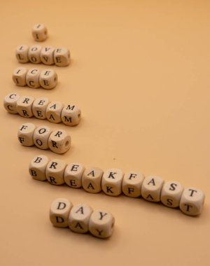 Kahvaltı İçin Mutlu Dondurmalar: Kahvaltı Günü İçin Dondurma Konsepti