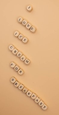 Kahvaltı İçin Mutlu Dondurmalar: Kahvaltı Günü İçin Dondurma Konsepti