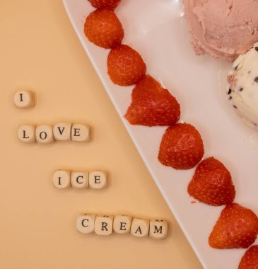 Kahvaltı İçin Mutlu Dondurmalar: Kahvaltı Günü İçin Dondurma Konsepti
