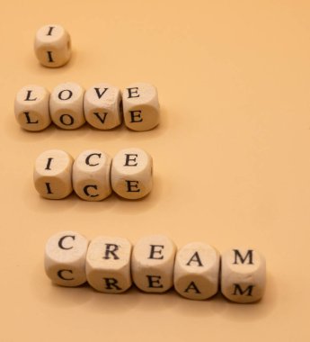 Kahvaltı İçin Mutlu Dondurmalar: Kahvaltı Günü İçin Dondurma Konsepti