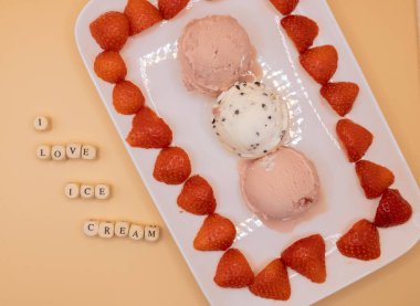 Kahvaltı İçin Mutlu Dondurmalar: Kahvaltı Günü İçin Dondurma Konsepti