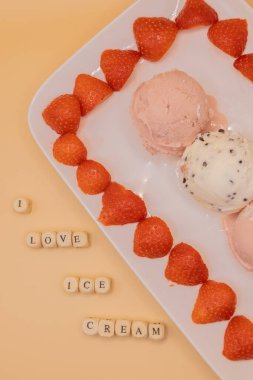 Kahvaltı İçin Mutlu Dondurmalar: Kahvaltı Günü İçin Dondurma Konsepti