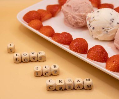 Kahvaltı İçin Mutlu Dondurmalar: Kahvaltı Günü İçin Dondurma Konsepti
