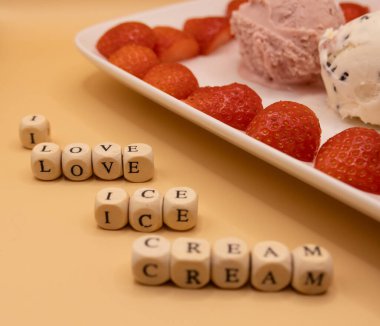 Kahvaltı İçin Mutlu Dondurmalar: Kahvaltı Günü İçin Dondurma Konsepti