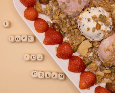 Kahvaltı İçin Mutlu Dondurmalar: Kahvaltı Günü İçin Dondurma Konsepti