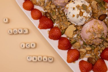 Kahvaltı İçin Mutlu Dondurmalar: Kahvaltı Günü İçin Dondurma Konsepti