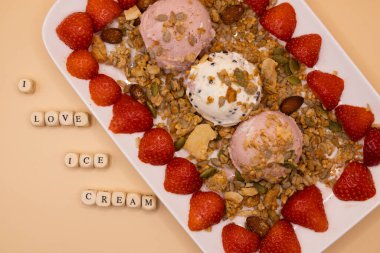 Kahvaltı İçin Mutlu Dondurmalar: Kahvaltı Günü İçin Dondurma Konsepti