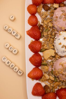 Kahvaltı İçin Mutlu Dondurmalar: Kahvaltı Günü İçin Dondurma Konsepti