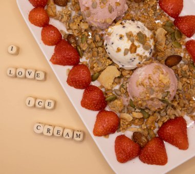 Kahvaltı İçin Mutlu Dondurmalar: Kahvaltı Günü İçin Dondurma Konsepti