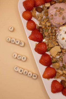Kahvaltı İçin Mutlu Dondurmalar: Kahvaltı Günü İçin Dondurma Konsepti