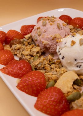 Kahvaltı İçin Mutlu Dondurmalar: Kahvaltı Günü İçin Dondurma Konsepti