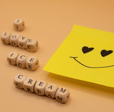 Kahvaltı İçin Mutlu Dondurmalar: Kahvaltı Günü İçin Dondurma Konsepti