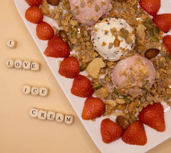 Kahvaltı İçin Mutlu Dondurmalar: Kahvaltı Günü İçin Dondurma Konsepti