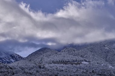 Karlı güzel dağ manzarası