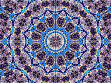 Soyut kaleydoskop kalıpları. 4K Motion grafik arka planı. Eşsiz kaleydoskopik animasyon. Güzel parlak bir süs. Kusursuz