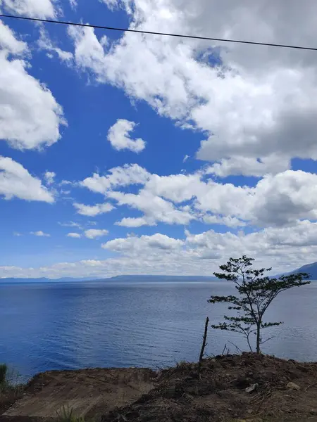 Sumatera Utara, Endonezya 'daki Danau Toba ya da Toba Gölü' nün güzel manzarası