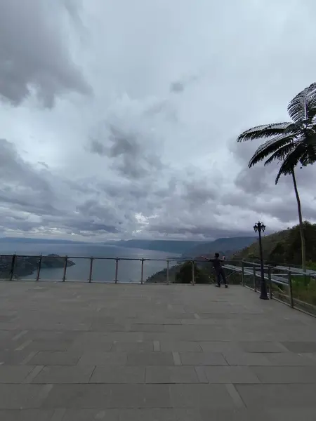 Sumatera Utara, Endonezya 'daki Danau Toba ya da Toba Gölü' nün güzel manzarası