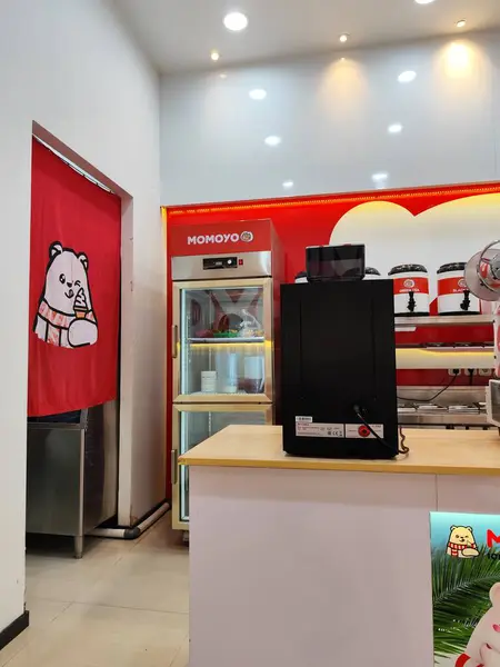 Momoyo dondurma dükkanının manzarası, Tebing Tinggi, Kuzey Sumatra