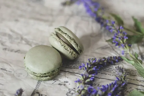 Naneli yeşil badem kurabiyesi ve adaçayı 