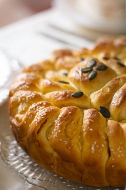 Ev yapımı geleneksel Sırp ayini slava ekmeği