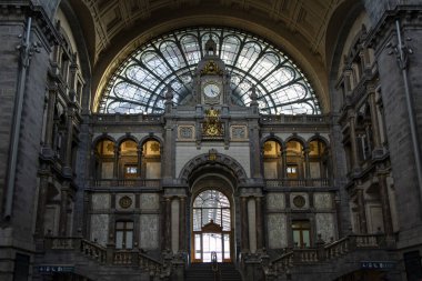 Antwerpen-Centraal, Antwerp 'teki ana tren istasyonu.