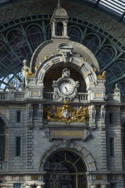 Antwerpen merkez istasyonunda saat