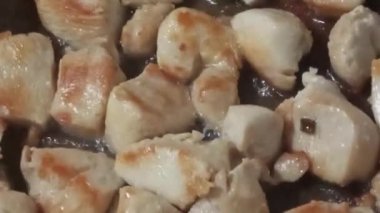 Tavuğu tavada kızart