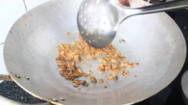 Biraz kızarmış soğan yap.