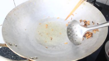 Biraz kızarmış soğan yap.