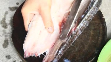 Zencefille marine edilmiş kızarmış balık.