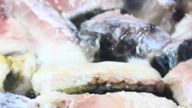 Zencefille marine edilmiş kızarmış balık.