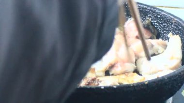 Zencefille marine edilmiş kızarmış balık.