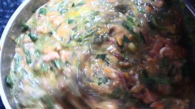 Yumurtaları kızarttım.