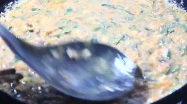 Yumurtaları kızarttım.