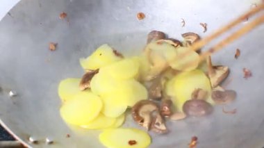 Biraz sebze kızarttım.