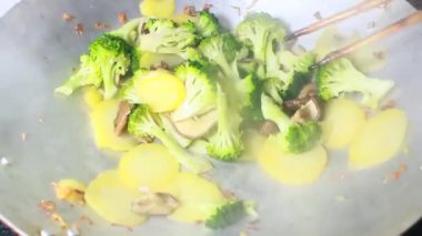 Biraz sebze kızarttım.